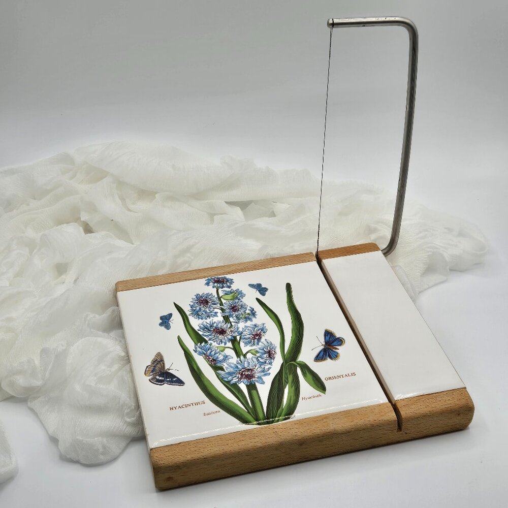 Portmeirion Botanic Garden Cheese Board with Wire Slicer – Hyacinth Tile